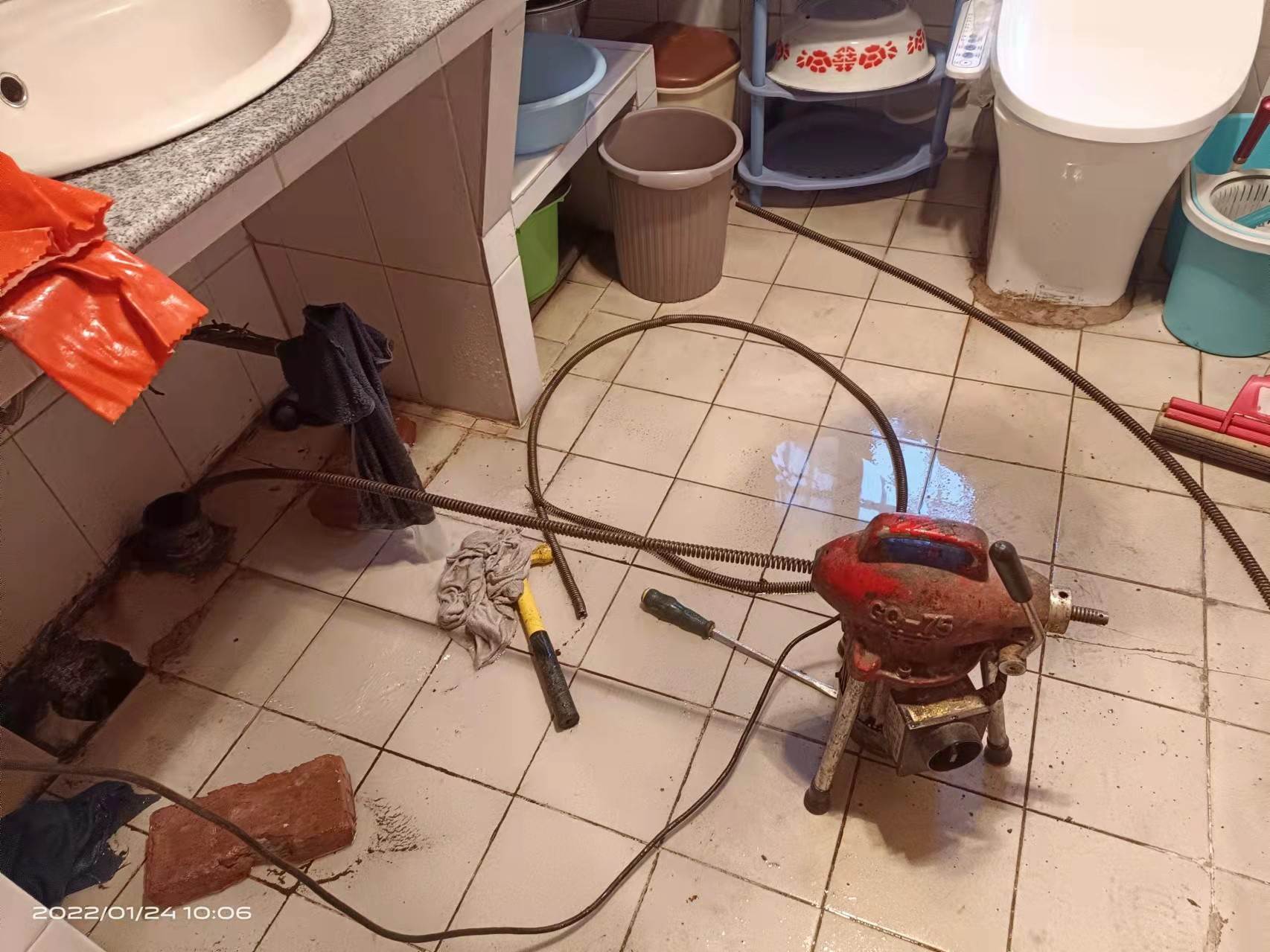 道真疏通厨房下水道，地漏疏通